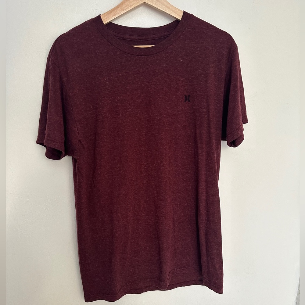 Hurley T-shirt. Burgundy size Medium.